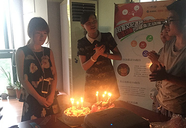 鼎易給小伙伴們過生日啦